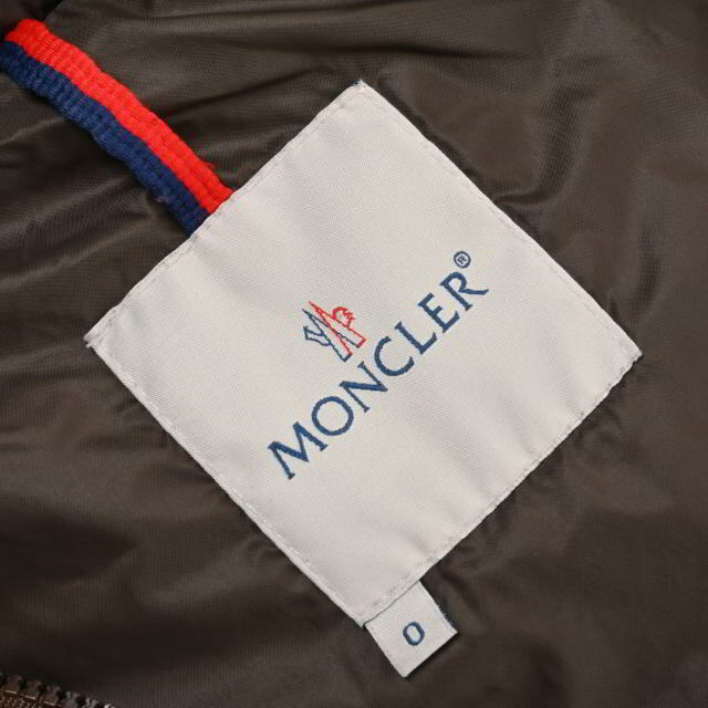 MONCLER(モンクレール)のMONCLER ベルト付き ダウン ジャケット レディースのジャケット/アウター(ダウンジャケット)の商品写真