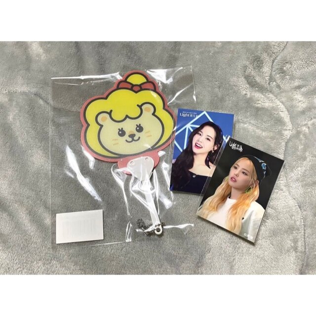 NiziU(ニジュー)の【ラスト値下げ】 NiziU オンラインくじ マコ セット エンタメ/ホビーのタレントグッズ(アイドルグッズ)の商品写真