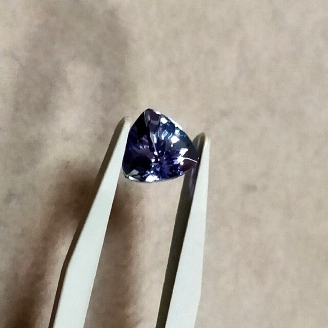 タンザナイト バイカラータンザナイト トリリアントカット 0.846ct-