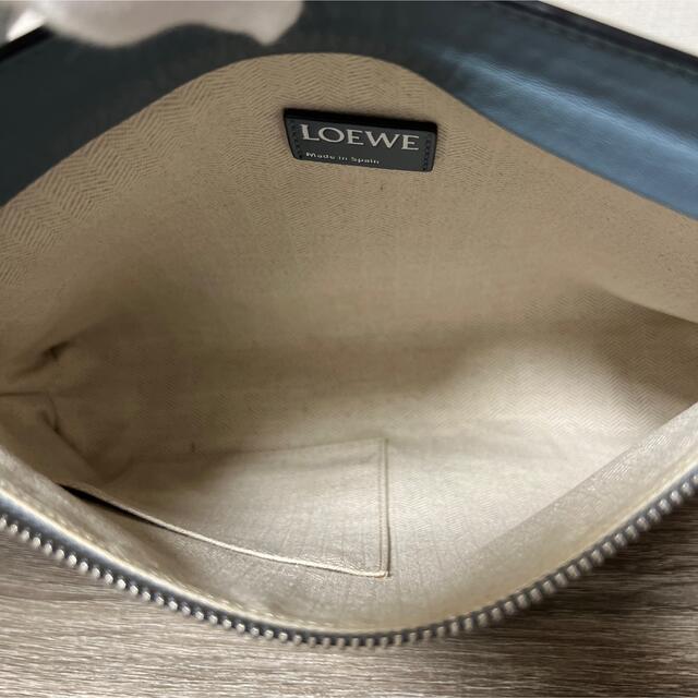 LOEWE(ロエベ)の美品　ロエベ　Tポーチ　クラッチバッグ　レザー レディースのバッグ(クラッチバッグ)の商品写真