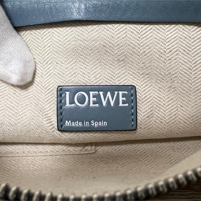 LOEWE(ロエベ)の美品　ロエベ　Tポーチ　クラッチバッグ　レザー レディースのバッグ(クラッチバッグ)の商品写真