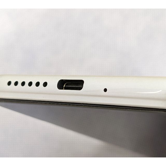 Libero 5G A003ZT ホワイト ほぼ未使用 スマホ/家電/カメラのスマートフォン/携帯電話(スマートフォン本体)の商品写真