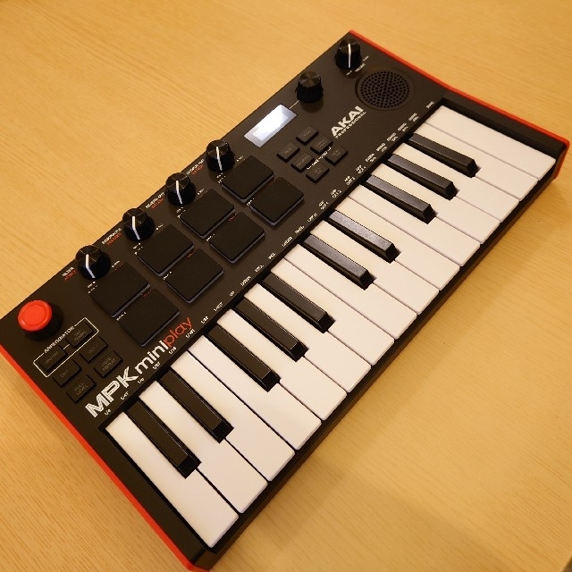 【美品】AKAI MIDIキーボード MPK Mini Play MK3 楽器のDTM/DAW(MIDIコントローラー)の商品写真