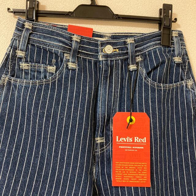 Levi's(リーバイス)の新品　リーバイス　レッド　デニム　25インチ　63cm  ストライプ レディースのパンツ(デニム/ジーンズ)の商品写真