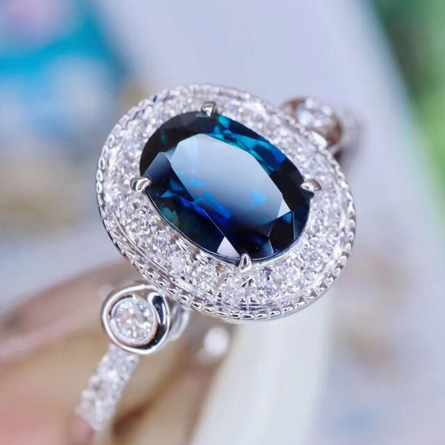 素敵でユニークな 天然 ¥2 k18 リング0.95ct ダイヤ ロイヤルブルー