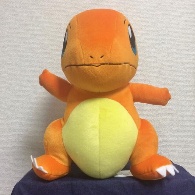 ポケモン(ポケモン)のめちゃでかヒトカゲぬいぐるみ エンタメ/ホビーのおもちゃ/ぬいぐるみ(ぬいぐるみ)の商品写真