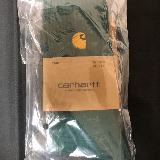 carhartt(カーハート)のcarhartt カーハート　ソックス 靴下　新品未使用品2足セット　黒　緑 メンズのレッグウェア(ソックス)の商品写真