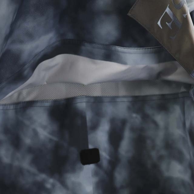 CANADA GOOSE(カナダグース)のカナダグース KITSILANO JACKET BLACKLABEL PRINT レディースのファッション小物(レインコート)の商品写真