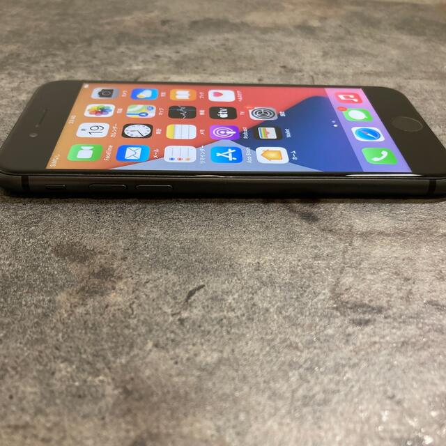 iPhone(アイフォーン)の43293T iPhone8 64GB グレー　SIMフリー　中古品 スマホ/家電/カメラのスマートフォン/携帯電話(スマートフォン本体)の商品写真