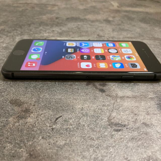 iPhone(アイフォーン)の43293T iPhone8 64GB グレー　SIMフリー　中古品 スマホ/家電/カメラのスマートフォン/携帯電話(スマートフォン本体)の商品写真