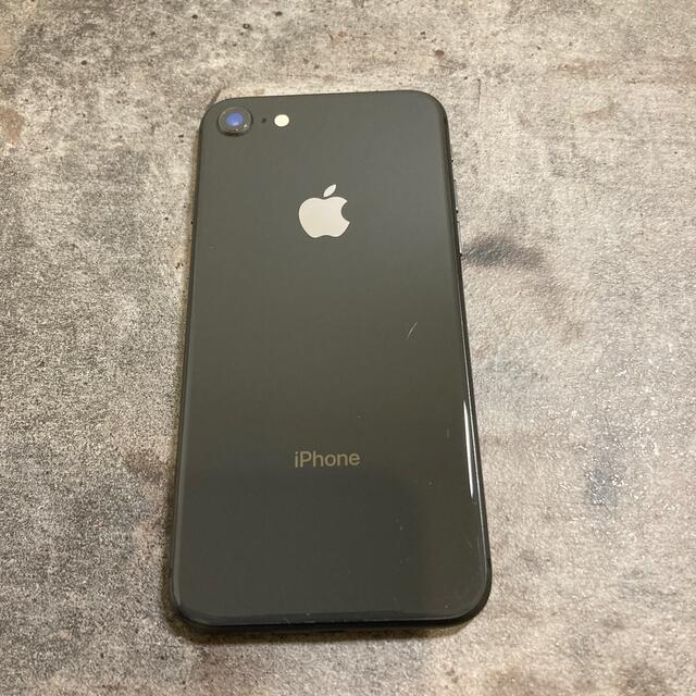 iPhone(アイフォーン)の43293T iPhone8 64GB グレー　SIMフリー　中古品 スマホ/家電/カメラのスマートフォン/携帯電話(スマートフォン本体)の商品写真