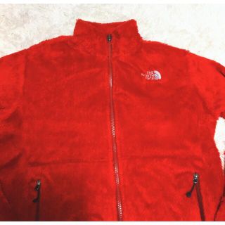 ザノースフェイス(THE NORTH FACE)の【ノースフェイス　フリース　サイズM 鮮やかなレッドカラー♫】(その他)