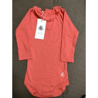 プチバトー(PETIT BATEAU)のプチバトー　ロンパース　6m　67cm(ロンパース)