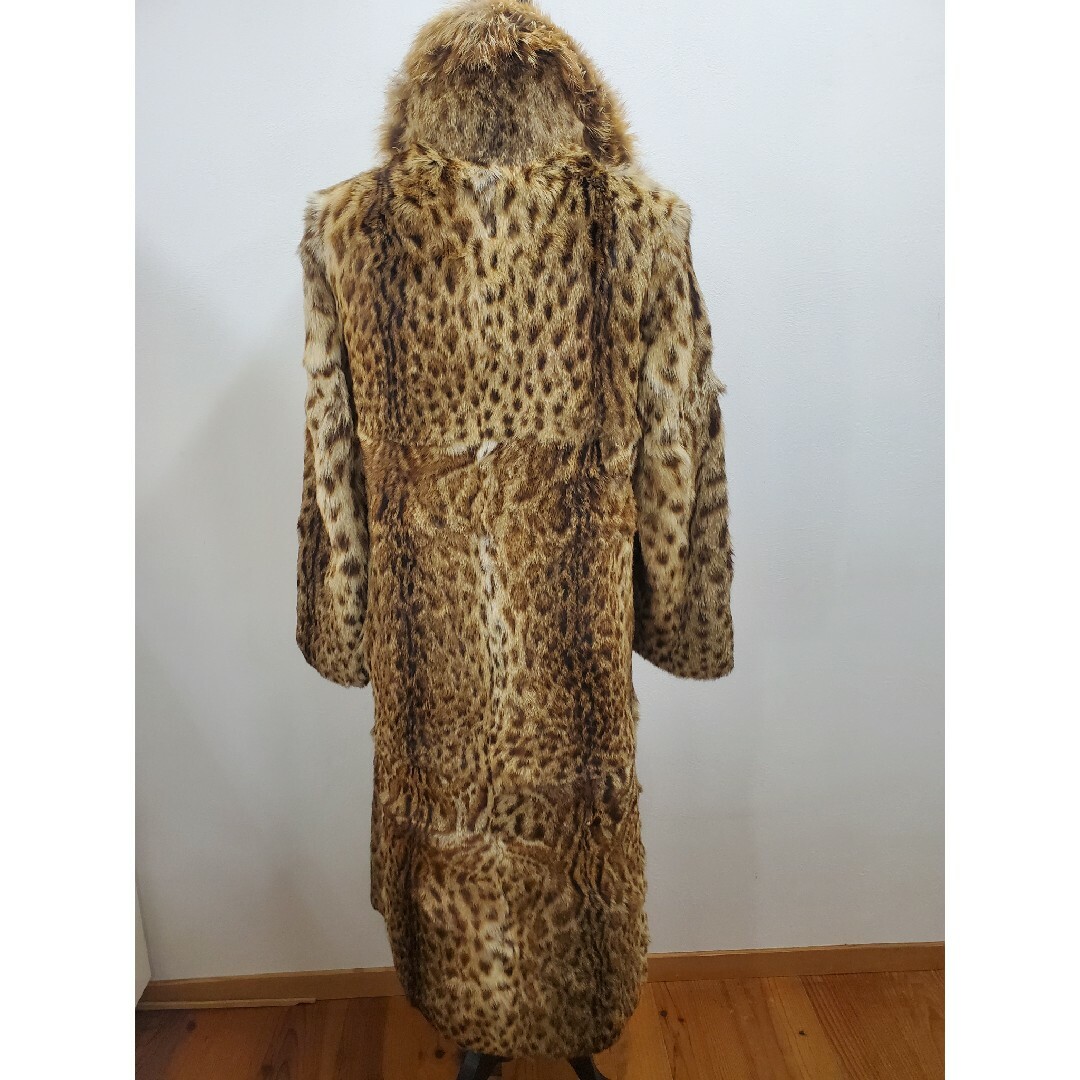 【美品】素敵なオーラを放つ毛皮の着丈108センチのロングコート レディースのジャケット/アウター(ロングコート)の商品写真