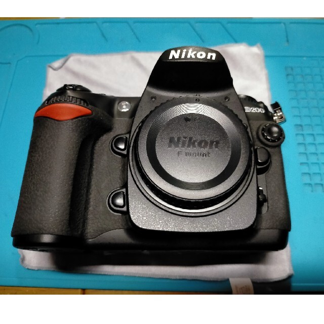 Nikon(ニコン)のNIKON D200 デジタル一眼レフカメラ スマホ/家電/カメラのカメラ(デジタル一眼)の商品写真