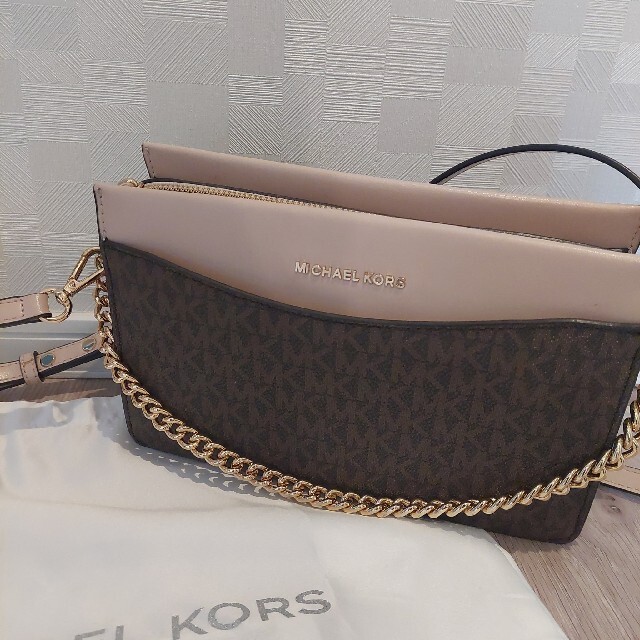 Michael Kors(マイケルコース)のマイケルコース　モノグラム　ピンク　ショルダーバッグ レディースのバッグ(ショルダーバッグ)の商品写真