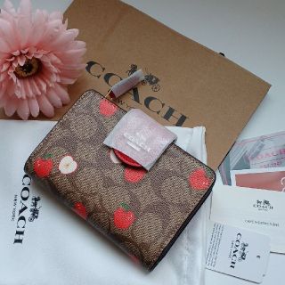 新品未使用 COACH コーチ 人気☆二つ折り財布 可愛いりんご柄