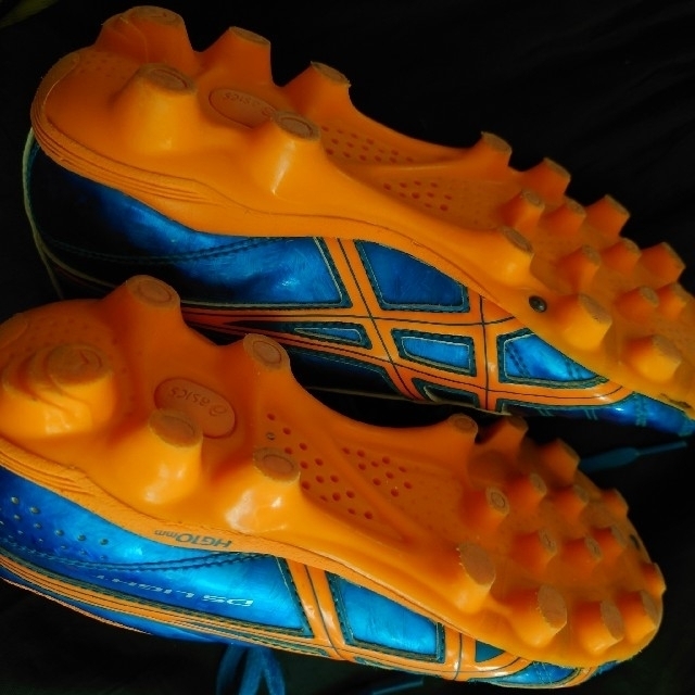 asics(アシックス)のダンボさま専用　asics サッカースパイク 21cm ★サッカーソックス スポーツ/アウトドアのサッカー/フットサル(シューズ)の商品写真