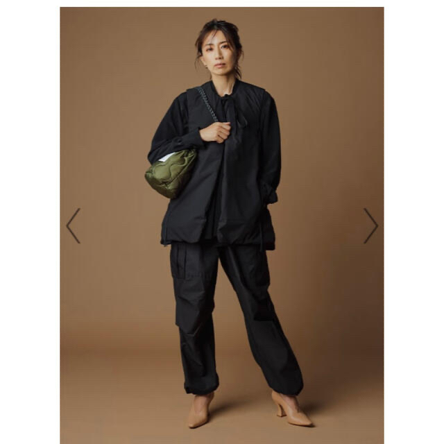 ノベルティ付　forme ダウンジレ　ブラック レディースのジャケット/アウター(ダウンベスト)の商品写真