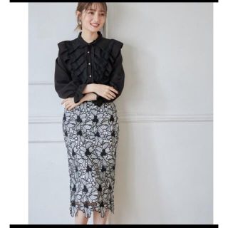 トッコ(tocco)のtocco closet 配色フラワーレースタイトスカート(ロングスカート)