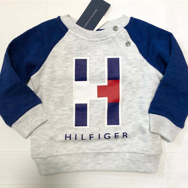 TOMMY HILFIGER(トミーヒルフィガー)の新作　Tommy Hilfiger　BABY セットアップ　12m80cm キッズ/ベビー/マタニティのベビー服(~85cm)(トレーナー)の商品写真