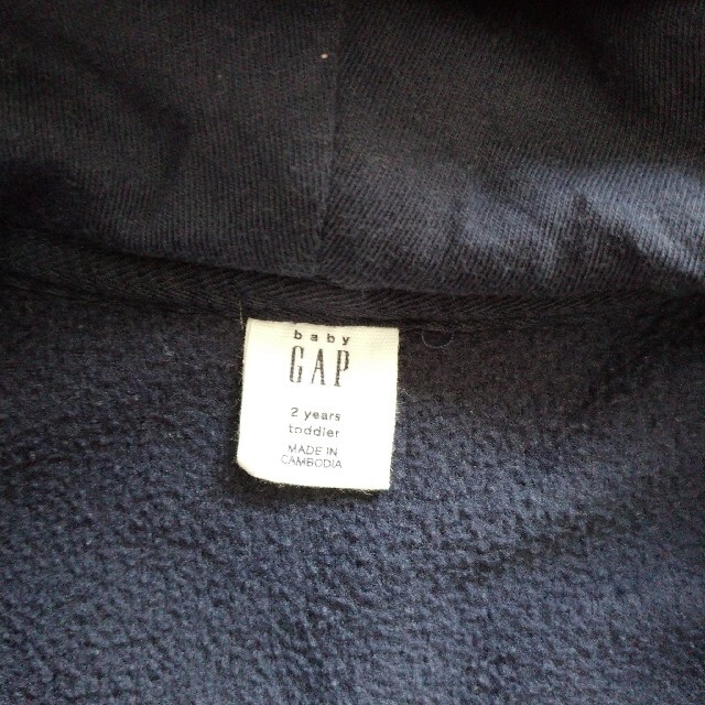 babyGAP(ベビーギャップ)のGAP ロゴフリースパーカー キッズ/ベビー/マタニティのキッズ服女の子用(90cm~)(ジャケット/上着)の商品写真