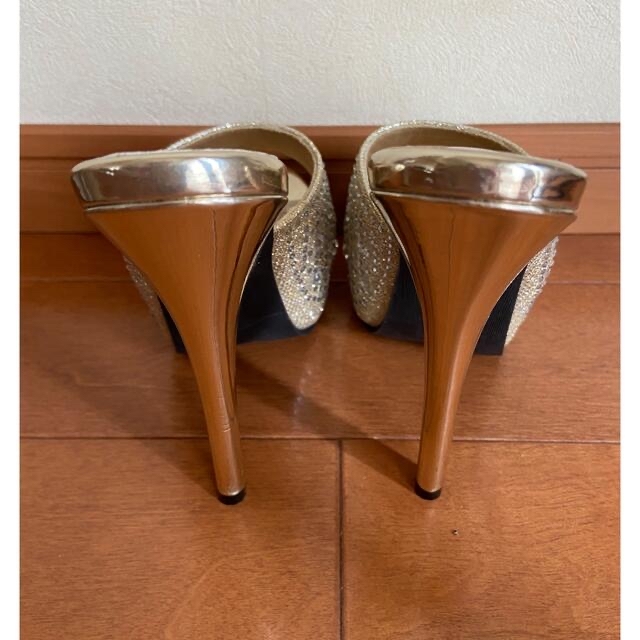 ビジュー付きゴールドサンダル　キャバ嬢 レディースの靴/シューズ(サンダル)の商品写真