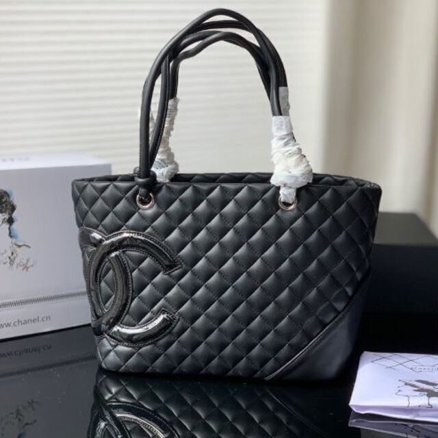 ☆CHANEL☆激レア☆大人気☆パイルトート☆デカロゴ☆大人気のピンク