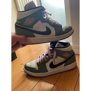 ナイキ(NIKE)のaj1 ダッチグリーン SE ウィメンズ(スニーカー)