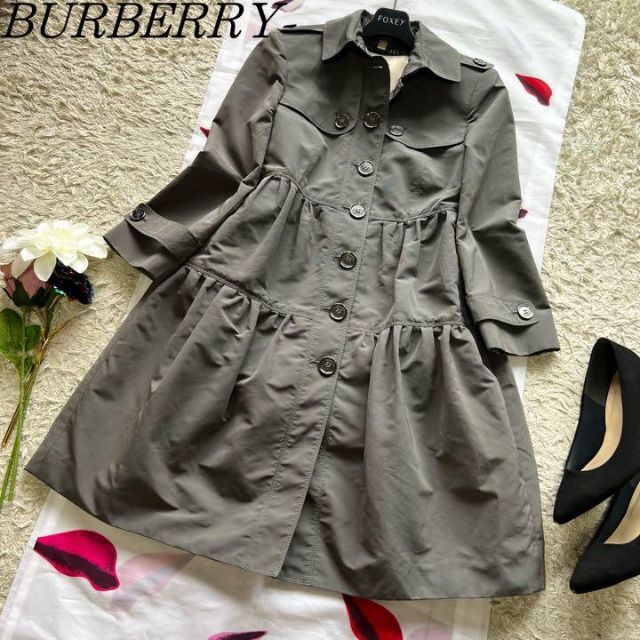 BURBERRY(バーバリー)の【美品】BURBERRY LONDON ティアードトレンチコート カーキ 襟 レディースのジャケット/アウター(トレンチコート)の商品写真