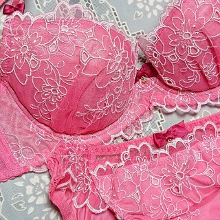 B70　ブラ&ショーツ　セット　ナルエー　ブラジャー　ブラショー　刺繍　ピンク(ブラ&ショーツセット)
