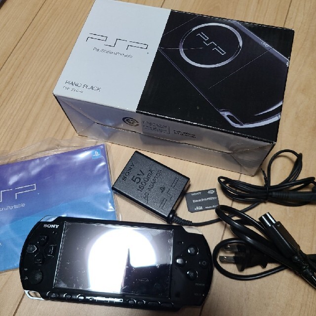 PSP-3000　プレイステーションポータブル3000　（ソフト3作品付き）