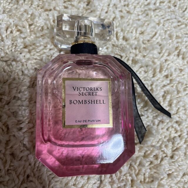 Victoria's Secret(ヴィクトリアズシークレット)のVICTORIA'S SECRET ボムシェル 新品 コスメ/美容の香水(香水(女性用))の商品写真
