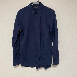 ユニクロ(UNIQLO)の★UNDERCOVER×UNIQLO★比翼 ドレス シャツ ネイビー(シャツ)