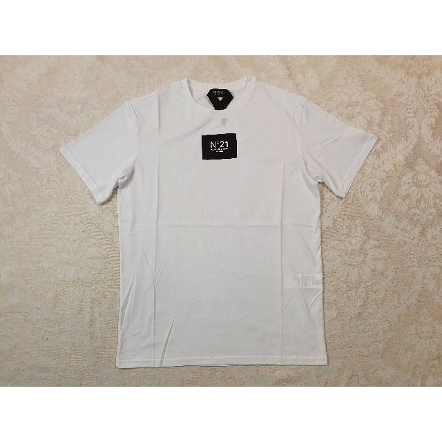 N°21(ヌメロヴェントゥーノ)のジョン様専用⭐︎新品N°21　ロゴ コットンTシャツ white　メンズSサイズ メンズのトップス(Tシャツ/カットソー(半袖/袖なし))の商品写真