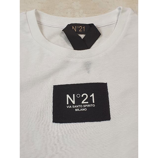 N°21(ヌメロヴェントゥーノ)のジョン様専用⭐︎新品N°21　ロゴ コットンTシャツ white　メンズSサイズ メンズのトップス(Tシャツ/カットソー(半袖/袖なし))の商品写真