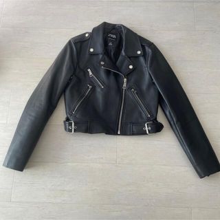 ザラ(ZARA)のザラ　ZARAライダースジャケット　黒　ブラック(ライダースジャケット)