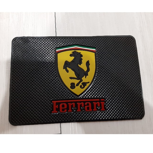 Ferrari(フェラーリ)の送料無料　フェラーリ　跳ね馬　滑り止めマット　ラバーマット　新品未使用 自動車/バイクの自動車(車内アクセサリ)の商品写真