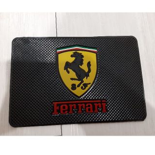 フェラーリ(Ferrari)の送料無料　フェラーリ　跳ね馬　滑り止めマット　ラバーマット　新品未使用(車内アクセサリ)