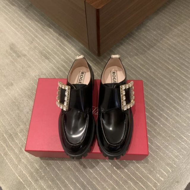ROGER VIVIER ストラス バックル パテントレザー ローファー nbac.edu.vn