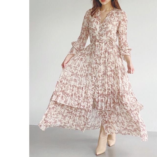 Flower Chiffon Pleated one-piece レディースのワンピース(ロングワンピース/マキシワンピース)の商品写真