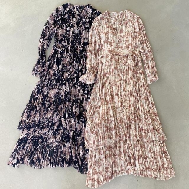 Flower Chiffon Pleated one-piece レディースのワンピース(ロングワンピース/マキシワンピース)の商品写真