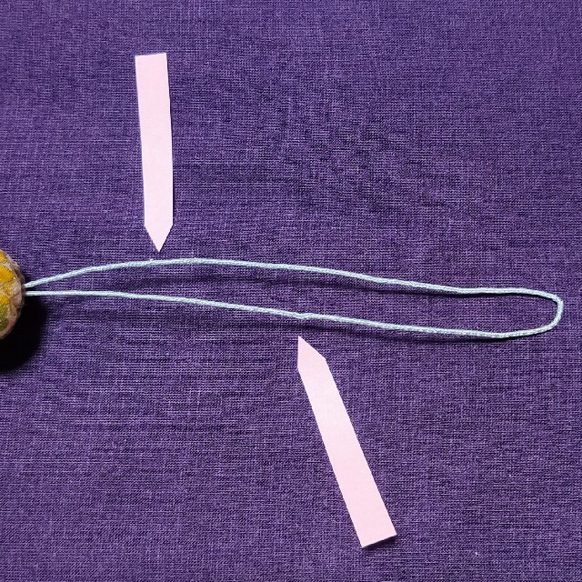 セ お花の根付け うめ縫い 生地と紐は正絹 ハンドメイドのアクセサリー(キーホルダー/ストラップ)の商品写真
