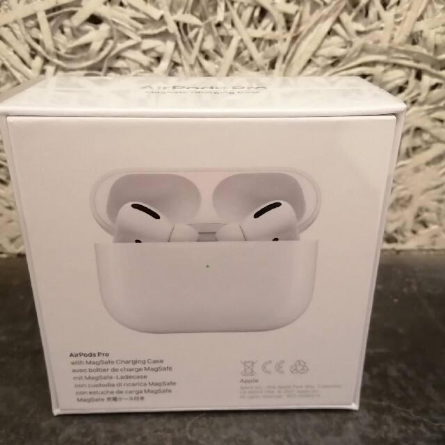 新品未開封　AirPods Pro2021年Magsafe対応　MLWK3J/A スマホ/家電/カメラのオーディオ機器(ヘッドフォン/イヤフォン)の商品写真