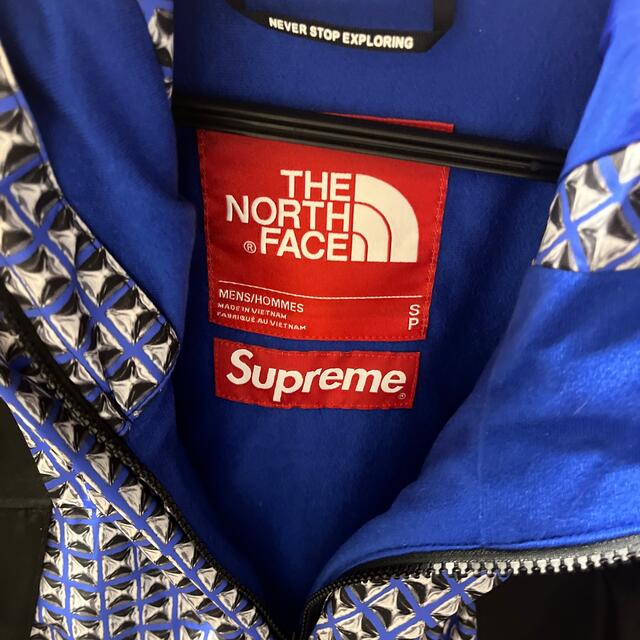 Supreme(シュプリーム)のシュプリーム×ノースフェイス マウンテンライトジャケット メンズのジャケット/アウター(マウンテンパーカー)の商品写真