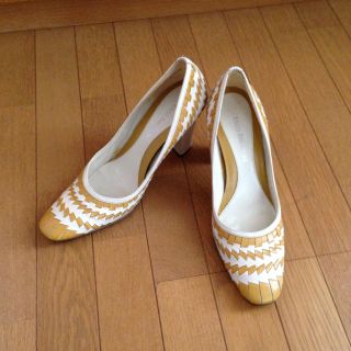 エンゾーアンジョリーニ(Enzo Angiolini)の黄色パンプス(ハイヒール/パンプス)