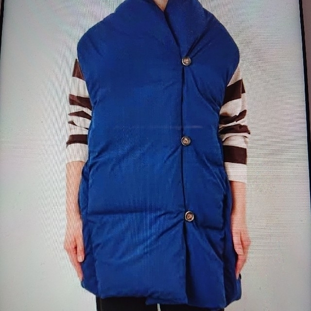 新品未使用 BON bazaar ハーフレングスダウンベスト ネイビー レディースのジャケット/アウター(ダウンベスト)の商品写真