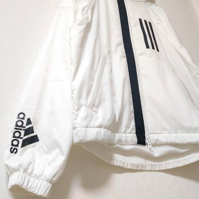 adidas(アディダス)のアディダス ナイロンジャケット SixTONES 松村北斗 ブルゾン 白 女性M レディースのジャケット/アウター(ブルゾン)の商品写真