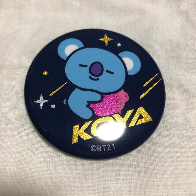 BT21(ビーティーイシビル)のBT12 KOYAの缶バッジ エンタメ/ホビーのおもちゃ/ぬいぐるみ(キャラクターグッズ)の商品写真