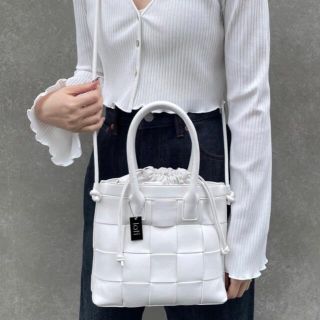 ミスティック(mystic)のloti メッシュ巾着ショルダーBAG ホワイト(ショルダーバッグ)